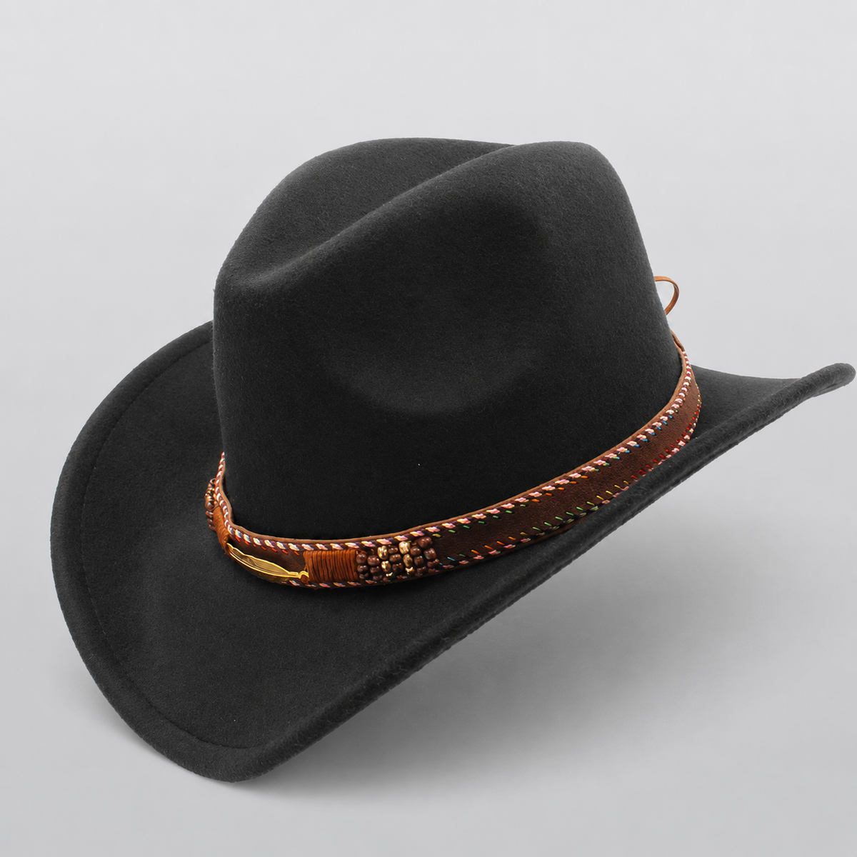 Chapeau fedora western noir AMARILLO, large bord et bandeau tressé à breloque plume